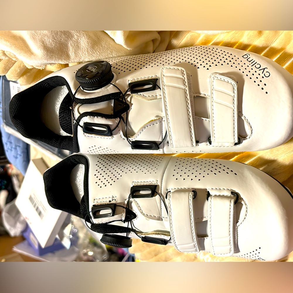 NEW Barerun Women's Indoor or road Cycling  White 7.5 Women 5.5 Men